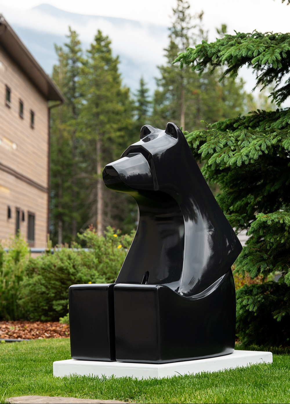 The Sitting Bear (Black)